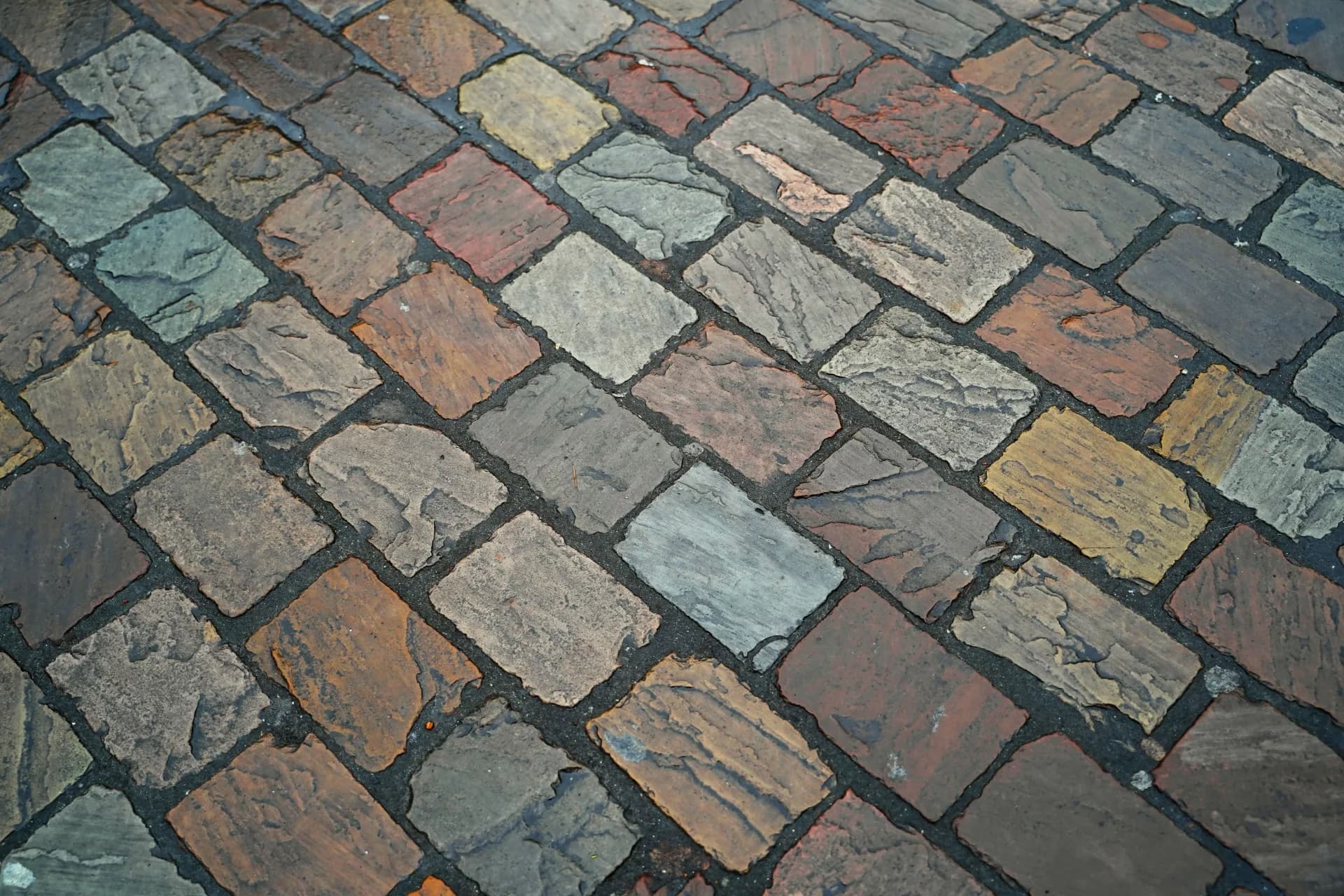 Granite fieldstone stamped concrete courtyard slab in Noblesville